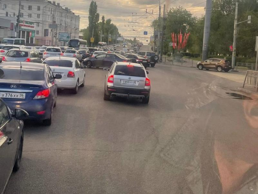 Воронеж оказался скован 8-балльными пятничными пробками