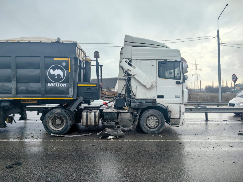 Массовая авария с фурой случилась в Воронежской области