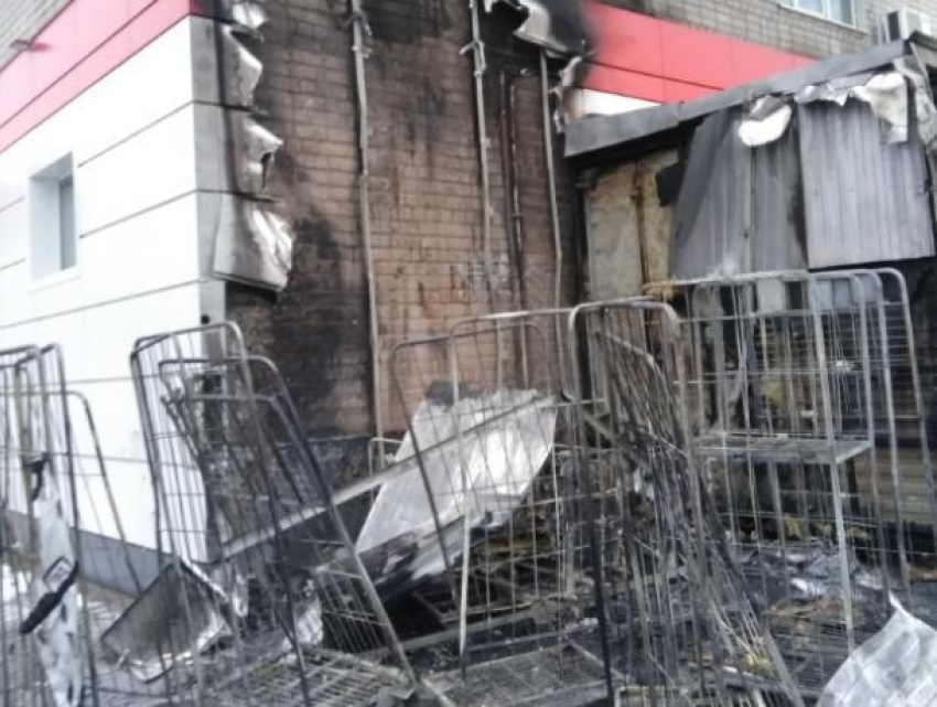 Опубликовано фото попытки сжечь «Магнит» в Воронеже