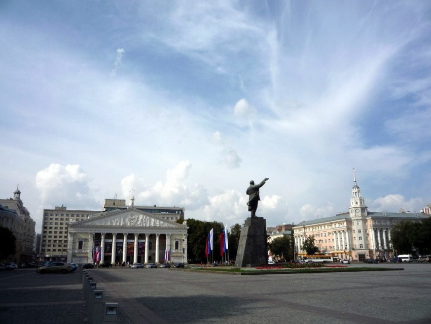 20 мая в Воронеже перекроют площадь Ленина и запретят парковаться у центрального парка