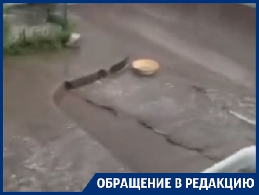 Дождевые реки с грязью и мусором затопили жителей Воронежа