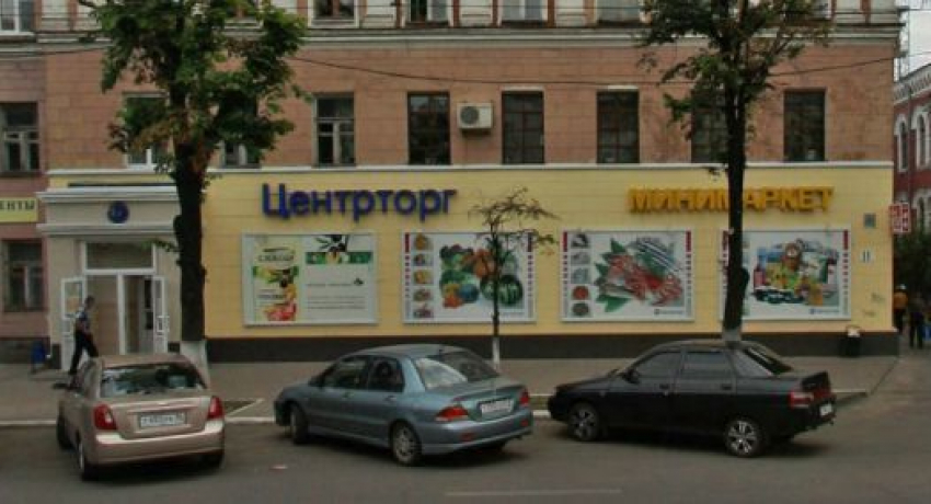 Жители Воронежа добились через областной суд запрета на разгрузку продуктов во дворе пятиэтажки