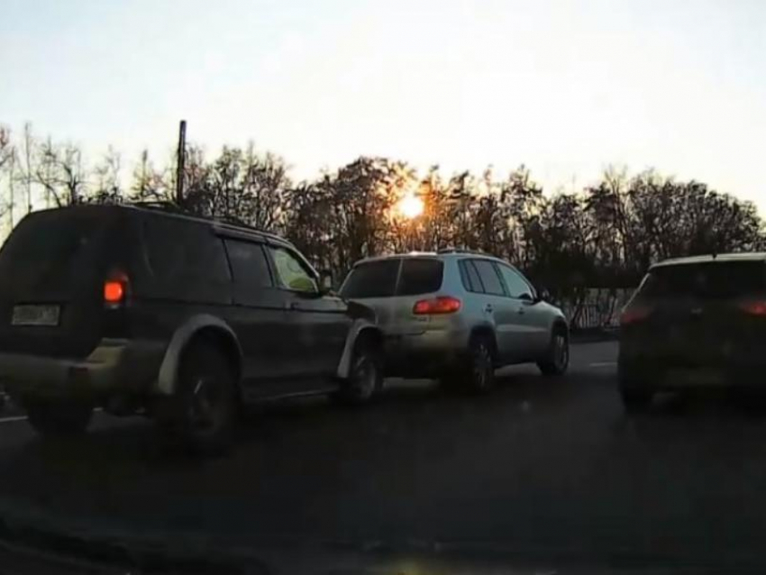 Неловкий автопоцелуй в зад сняли в Воронеже