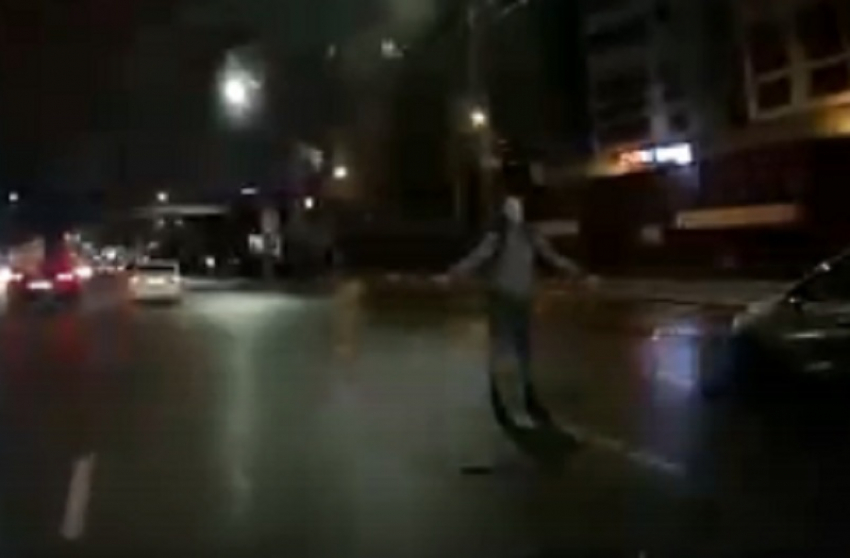 Терминатора из мира пешеходов сняли на дороге в Воронеже