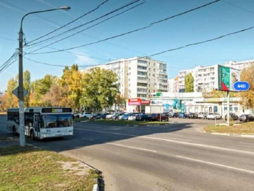 Парня и девушку сбили на пешеходе в Северном микрорайоне Воронежа