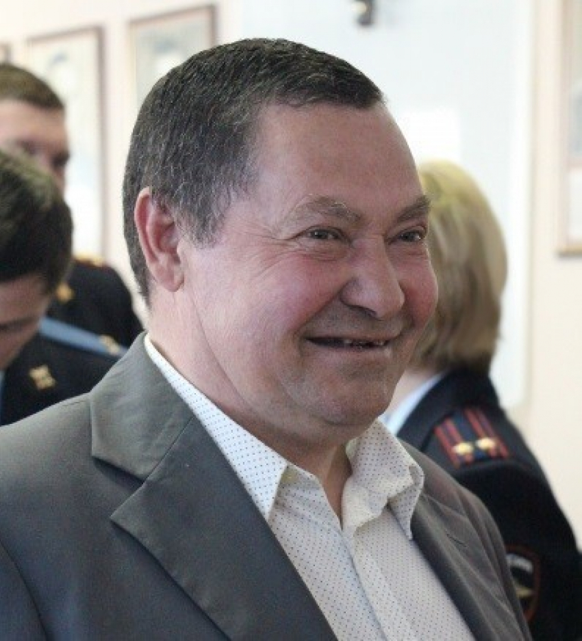 Воронежский губернатор наградил почтальона, который отразил нападение бандитов