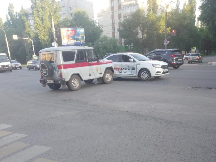 Росгвардия попала в ДТП с такси на левом берегу Воронежа
