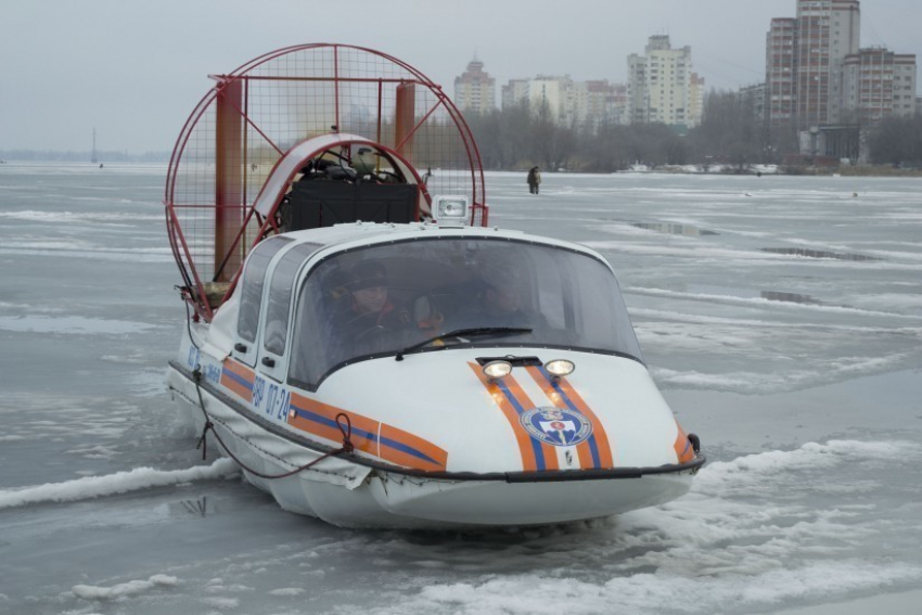 Воронежские спасатели просят не выезжать на автомобилях на лед
