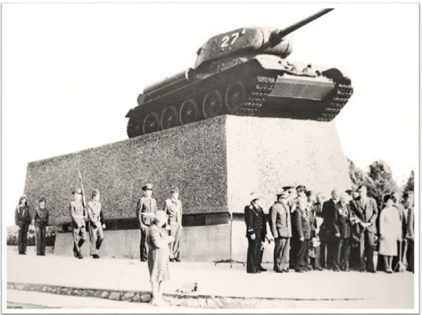 В Юго-Западном микрорайоне Воронежа 44 года назад появился памятник танка Т-34