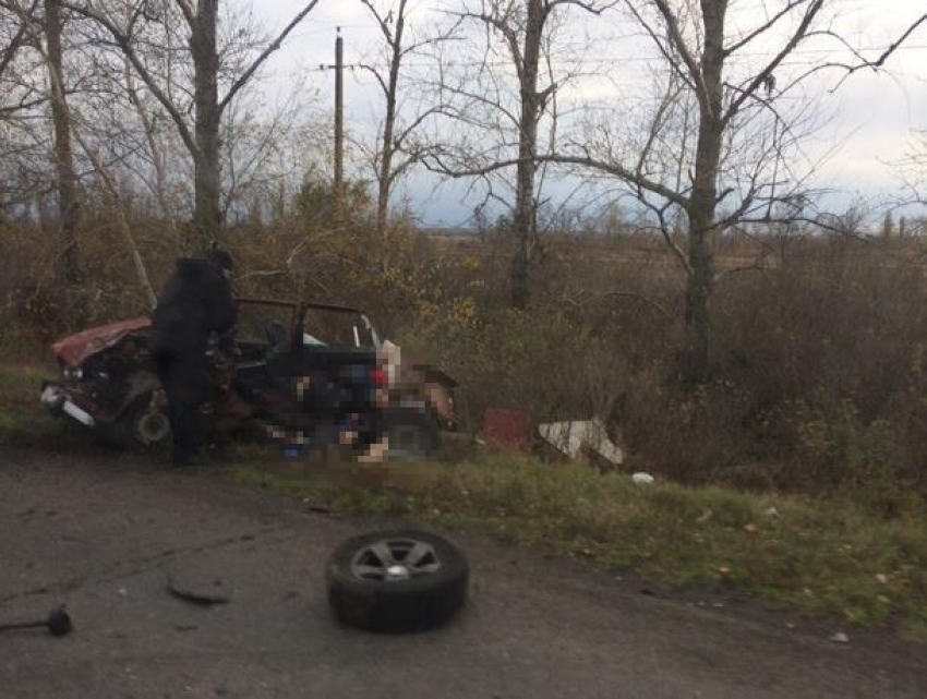 В страшной аварии под Воронежем погибли три человека