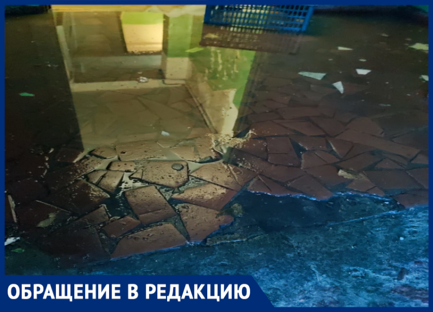 Потоп и его последствия: вода отправила на дно подъезд девятиэтажки в Воронеже 