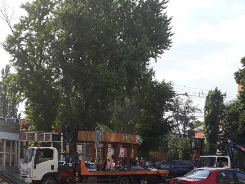 Парковку «не очень умного человека» показали на фото в Воронеже