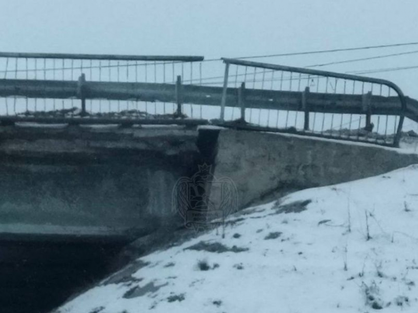 Опасное разрушение эстакады над Центральным парком запечатлели в Воронеже