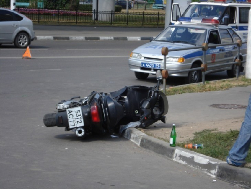 В Воронеже в ДТП в Железнодорожном районе пострадал мотоциклист