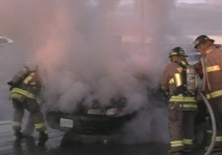 В Левобережном районе ночью горела машина