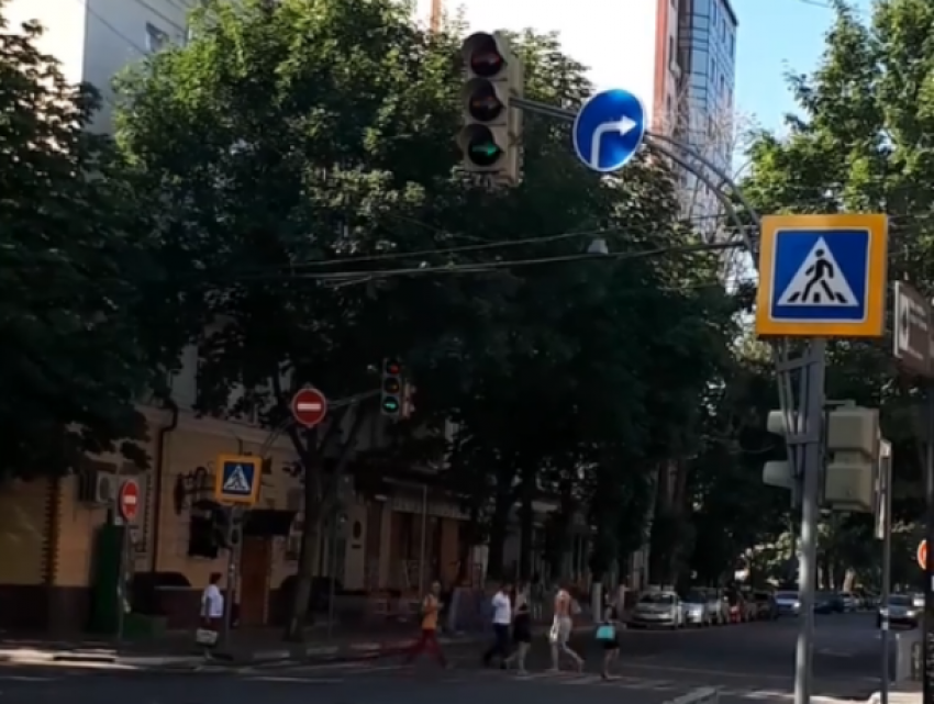 Безумство светофоров попало на видео в центре Воронежа