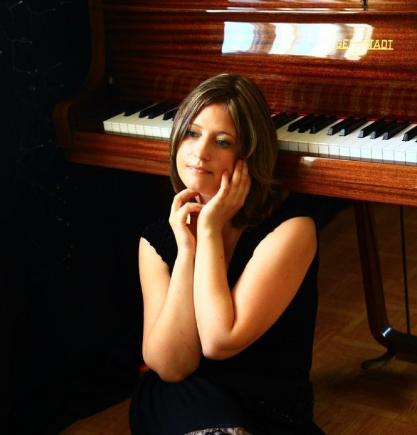 Воронежская пианистка лежит в больнице в Китае и не может вернуться в Россию