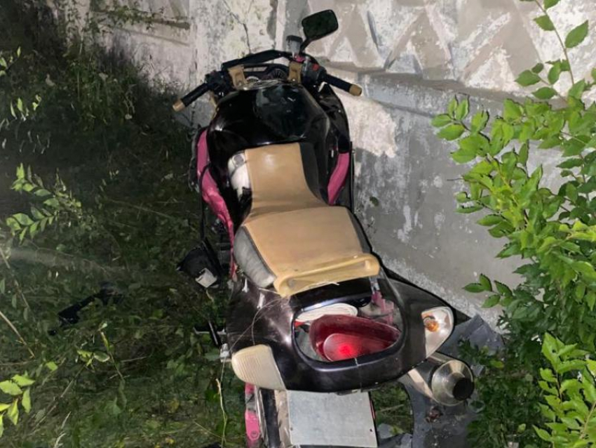 17-летний мотоциклист и его пассажир попали в смертельное ДТП в Воронежской области