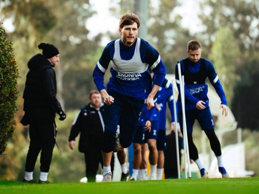 Товарищеский матч воронежского «Факела» против «Пари НН» начнётся раньше в Турции