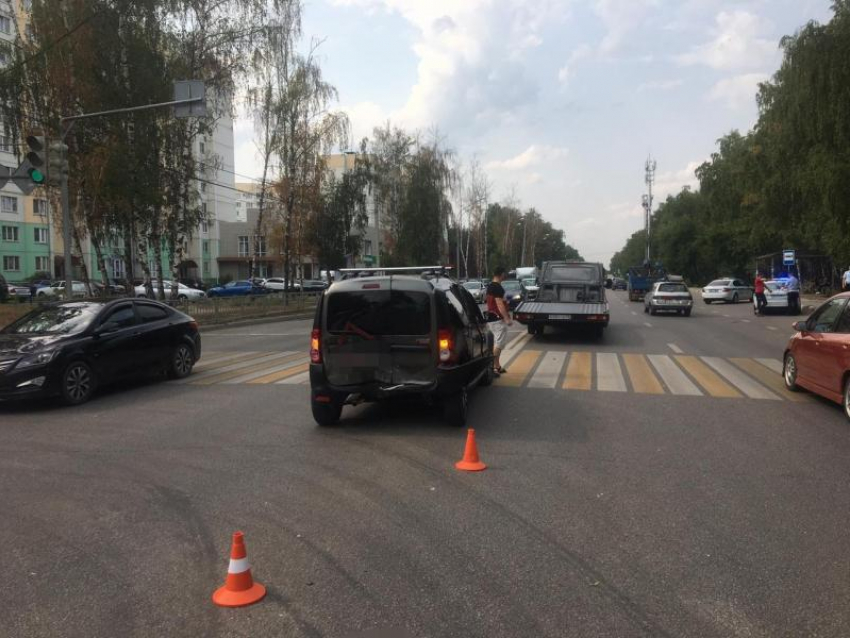 Автомобилист устроил ДТП на перекрестке в Воронеже и отказался проходить тест на алкоголь