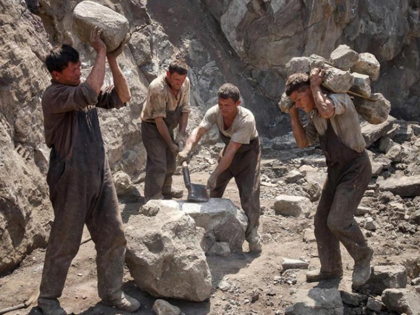 Печалит или радует: воронежцы рассказали, как относятся к скорому возвращению на работу 