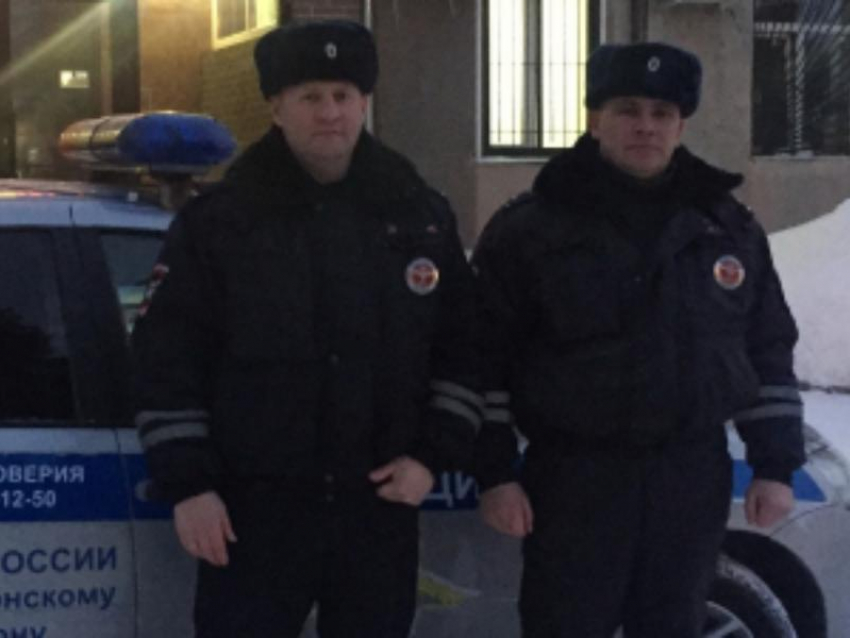 Полицейские спасли машину с детьми на трассе М-4 под Воронежем