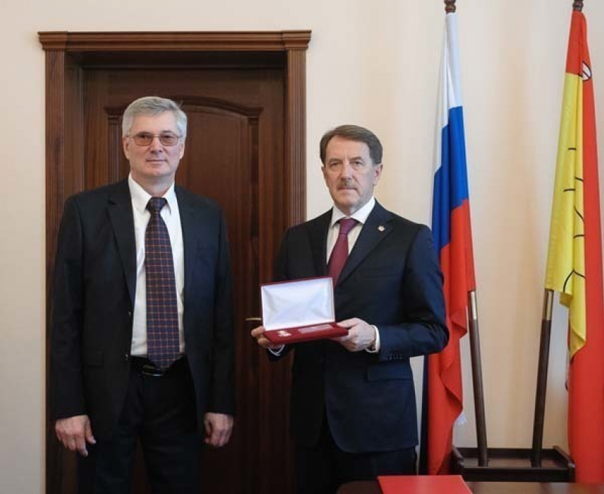 Социального зампреда воронежского правительства поздравили с почётом 