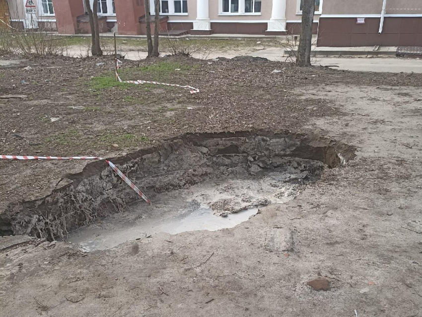 Уходящий под землю район Воронежа не дает покоя местным жителям
