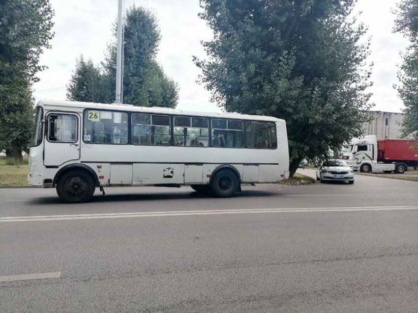 Маршрутчик  сбил подростка в Воронеже 