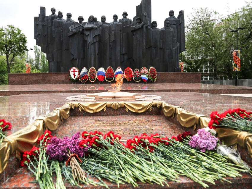 Вечный огонь вернулся на обновленную площадь Победы в Воронеже