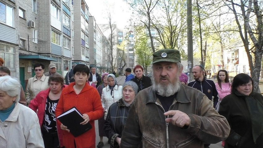 Собственники домов на Артамонова в Воронеже вышли на пикет против строительства двух 17-этажек