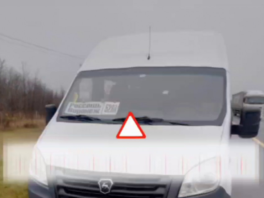 Пассажирский микроавтобус попал в беду на платном участке М-4 «Дон»