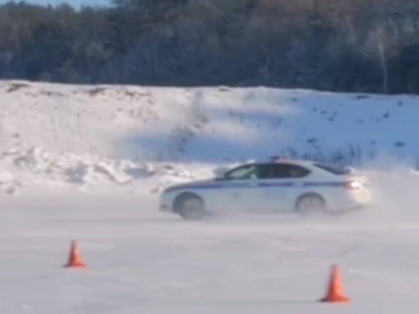 Четкий полицейский дрифт попал на видео в Воронеже