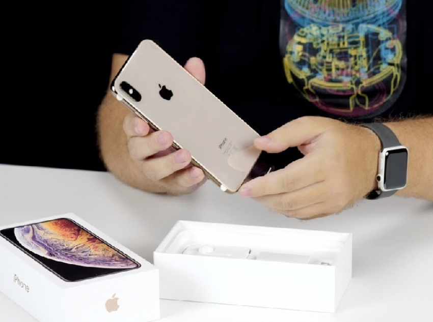 Стало известно, сколько воронежским учителям надо копить на новый iPhone