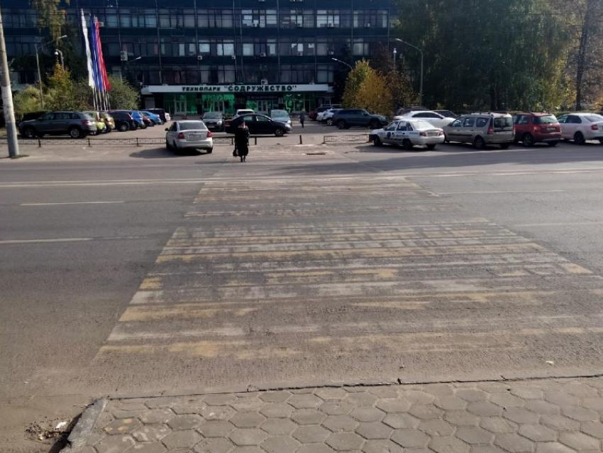 “Ждете жертв?”: мэрию Воронежа ткнули носом в недоустраненный пешеходный переход 