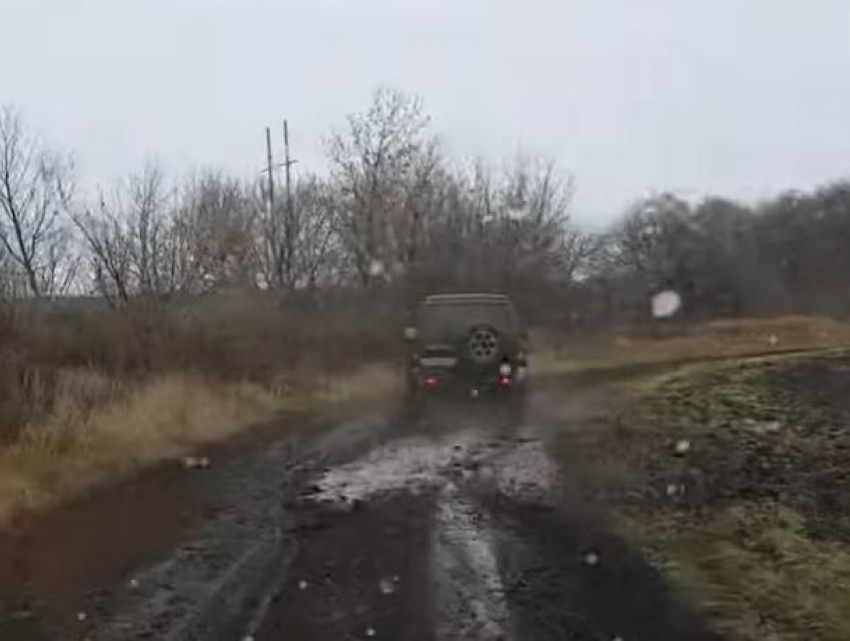 Грязное ралли внедорожников по воронежским Костенкам попало на видео 