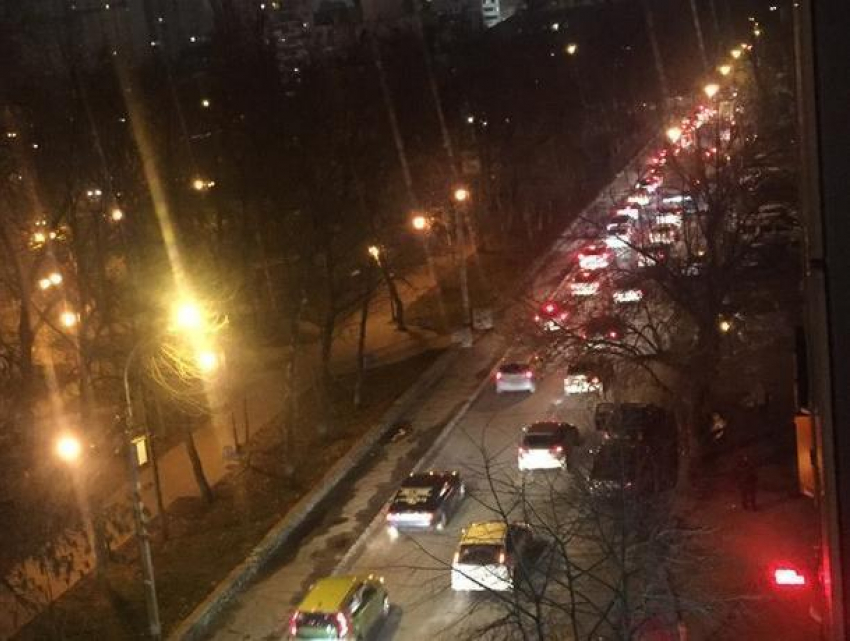 В пятницу вечером воронежцы застряли в 8-балльных пробках