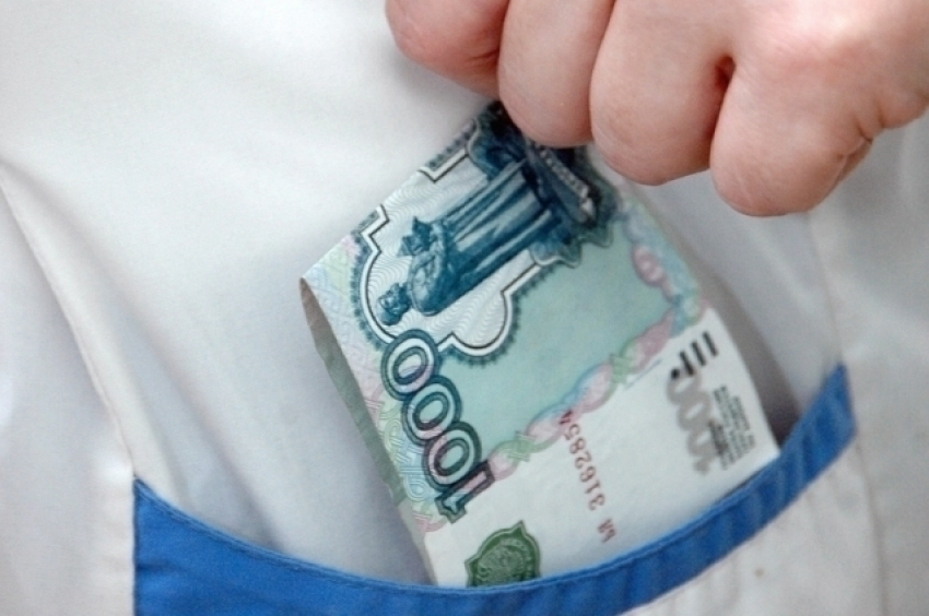 За взятку в 600 рублей воронежский врач может быть оштрафован на миллион 