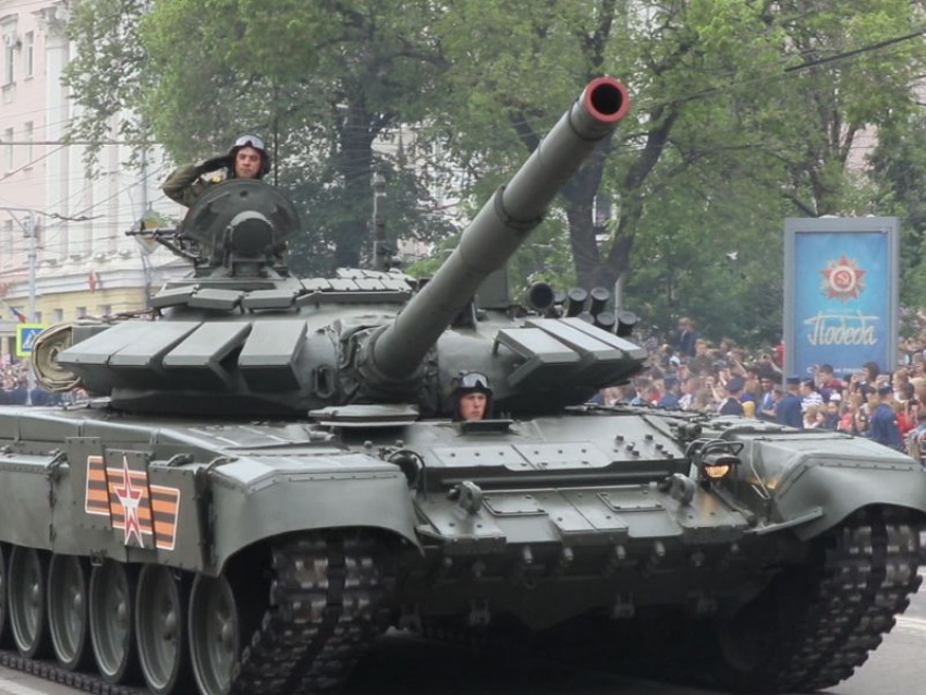 Резиновые «башмаки» наденут на военную технику в День Победы в Воронеже