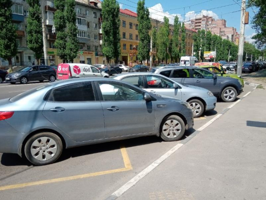 Массовое автохамство толкает воронежцев под машины