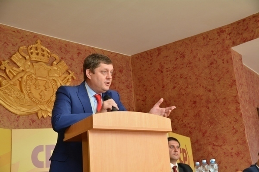 Олег Пахолков в Воронеже: «Единая Россия – это чиновничья партия»