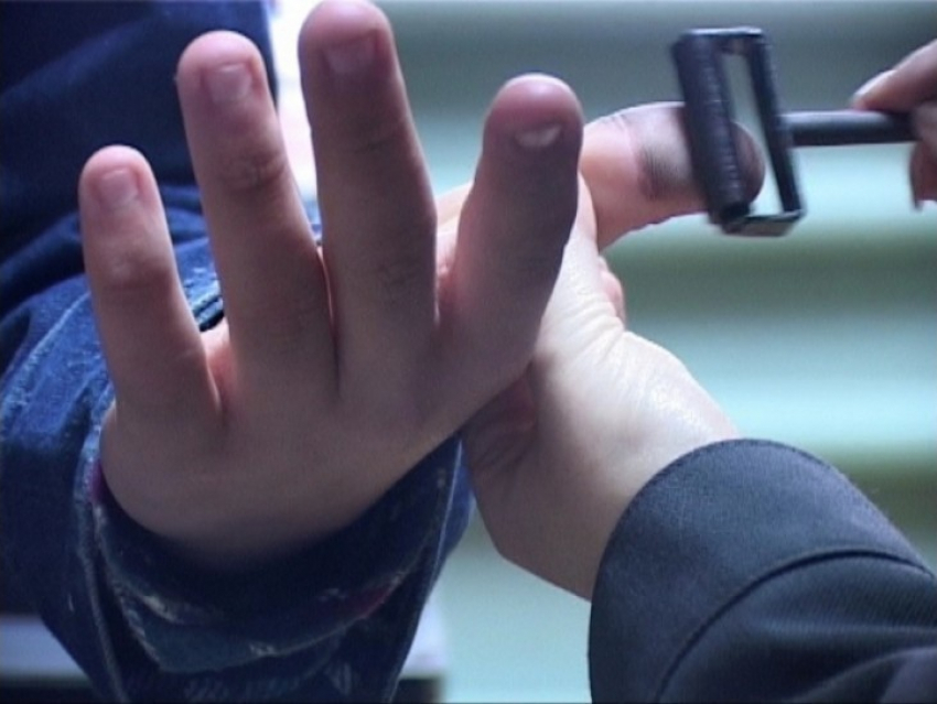 На границе с Воронежем у автомобилиста изъяли партию героина в особо крупном размере