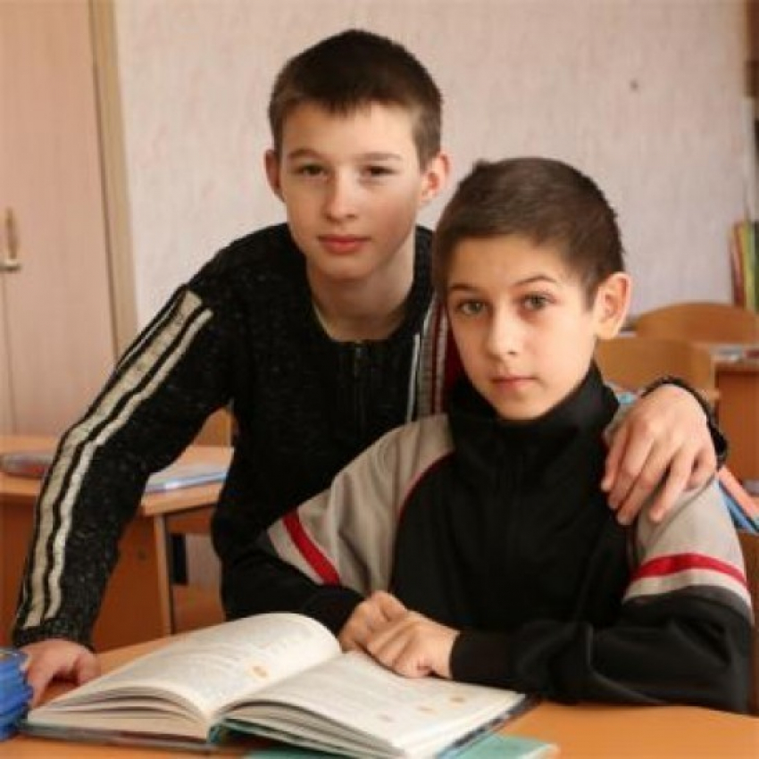 В Воронежской области школьник, спасший друга из канализационной ямы, достоин награждения