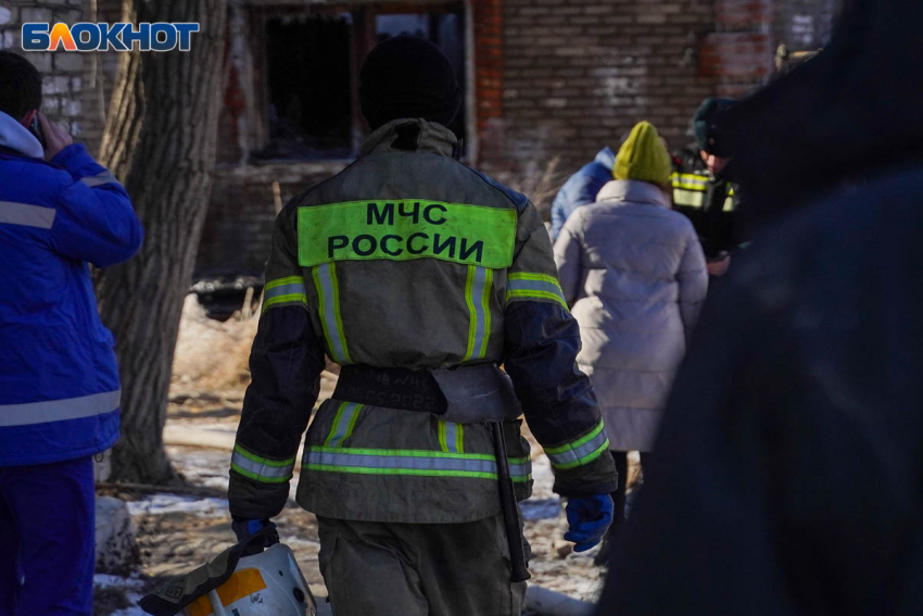 Труп неизвестного мужчины обнаружили при пожаре в квартире в Воронеже