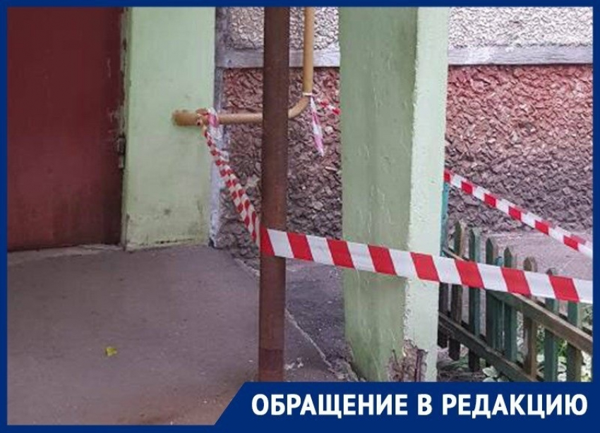 Разваливающийся подъезд показали на фото в Воронеже