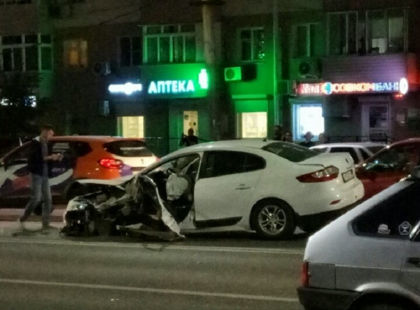 Снимки ДТП с пятью автомобилями опубликовали в Воронеже