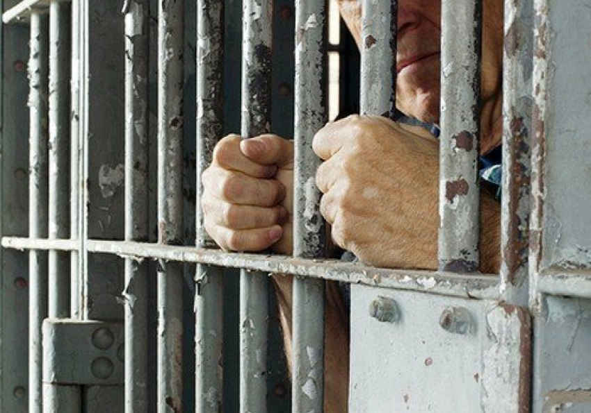 Житель Воронежской области пытался доставить в тюрьму наркотики