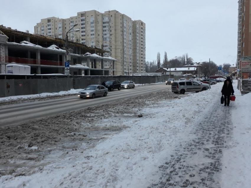 Мэрия напомнила о бесплатной парковке в центре Воронежа 