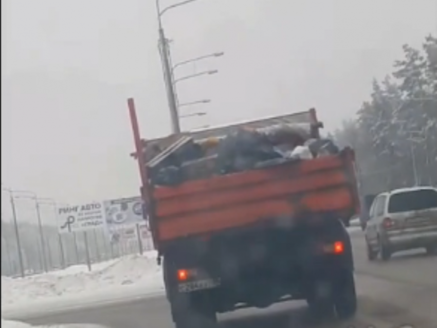«Адскую колесницу» заметили автомобилисты на улице Воронежа