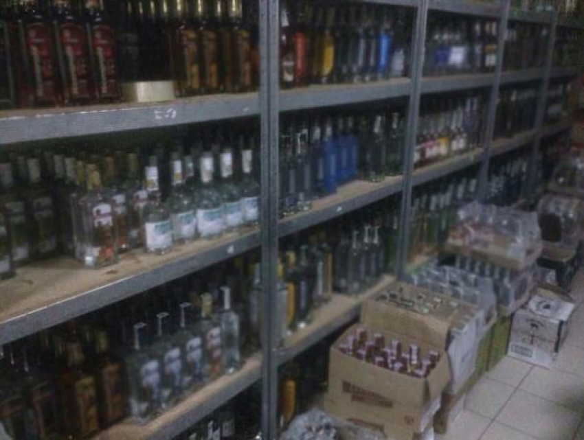 В Воронеже у бутлегеров изъяли 2,5 тысячи бутылок поддельного алкоголя